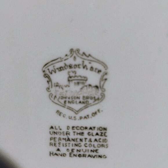 White and Red Floral Plate  Set - Picture 7 of 7